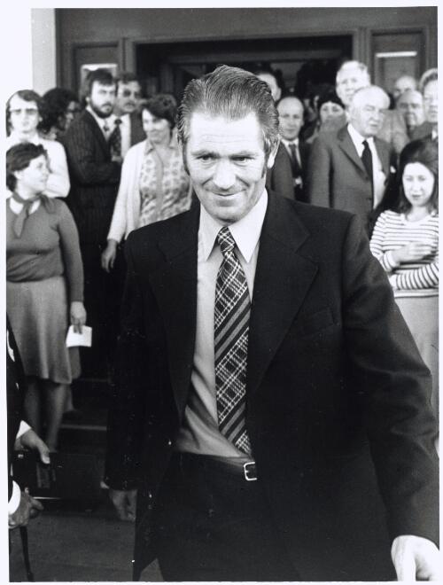 [Gordon Scholes walking down steps of Parliament House, Canberra, 11 November 1975] [picture]