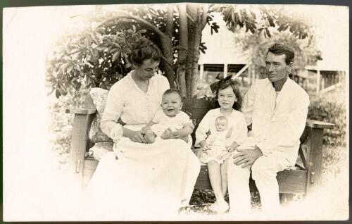 [Portrait of the Stanley family, 12 April 1919] [picture]