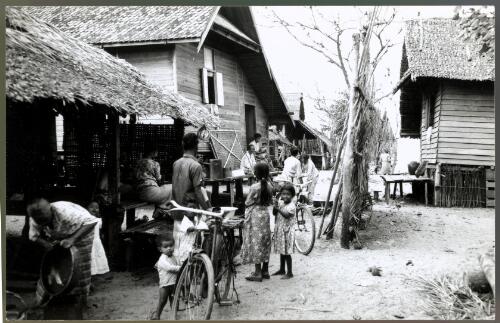 [Street scene, Papua New Guinea, early 1920s?] [picture]
