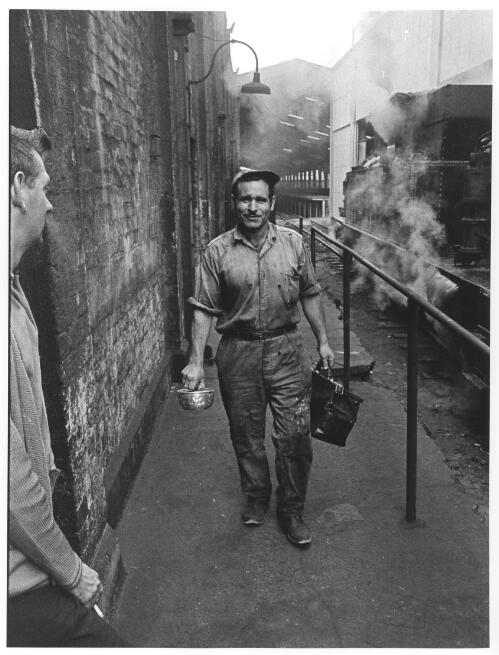 "End of the shift", railway worker, Enfield Railway Workshop, Sydney, 1968 [picture] / Raymond de Berquelle