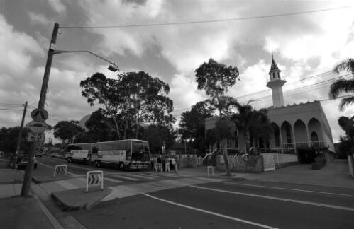 The early morning departure to the Hunter Valley from Lakemba Mosque in Sydney, for the performance of the Salatul Istisqa, the Islamic rain prayer, 19 January 2003 [picture] / Paul Cosgrave