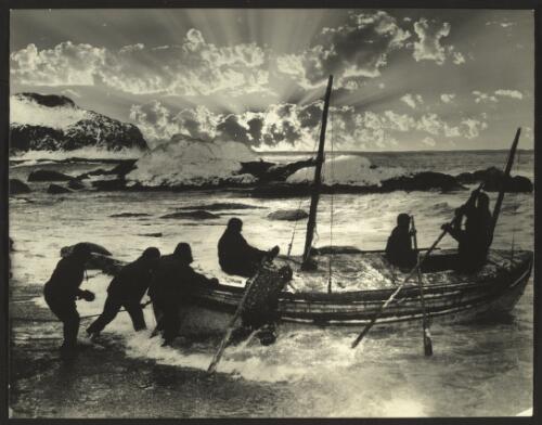 [Ernest Shackleton, Captain Frank Worsley and crew setting out from Elephant Island, Easter Monday, 24 April 1916, Shackleton expedition] [picture] : [Antarctica] / [Frank Hurley]