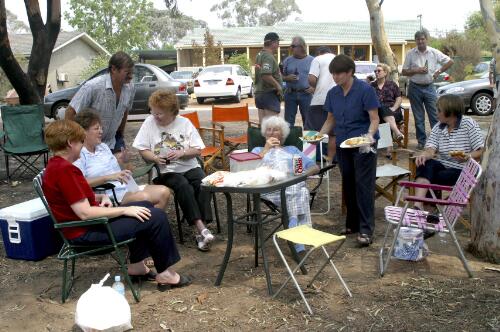 Duffy residents gathered for a solidarity concert in Rocklands Street after the Canberra bushfires, 27 January 2003 [picture] / Tony Miller