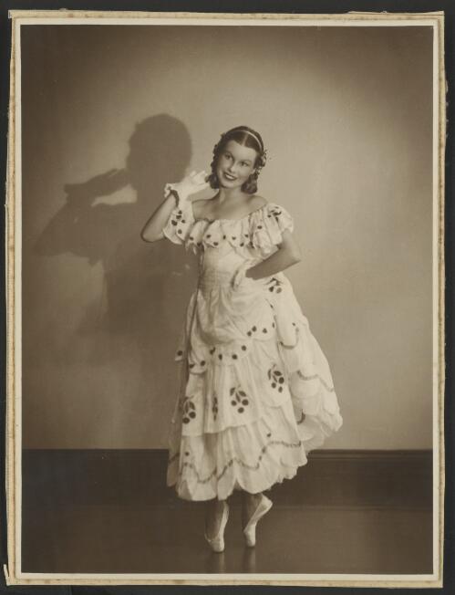 Moya Beaver as Columbine in Le Carnaval, First Australian Ballet, 1937 [picture] / Nikolai Ross Studios