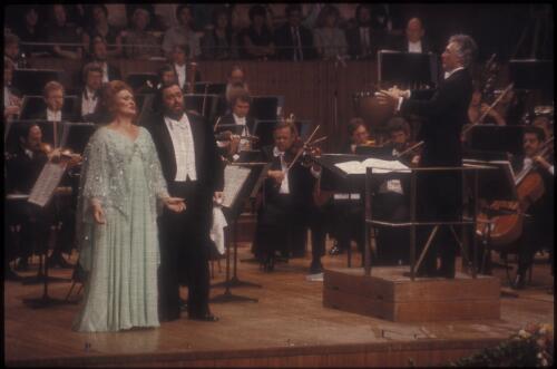 Joan Sutherland and Luciano Pavarotti on with Richard Bonynge in concert at the Sydney Opera House, 1983 [transparency] / Don McMurdo
