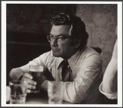 ACTU leader Bob Hawke has a beer at a High Street Prahran Hotel, after speaking to students at Prahran College of Advanced Education, Melbourne, Victoria, 1975 [picture] / Andrew Chapman