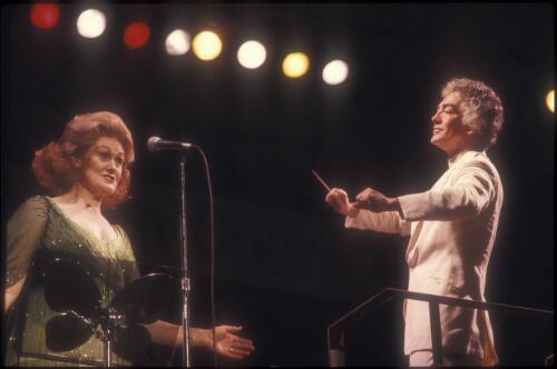 Dame Joan Sutherland and Richard Bonynge performing at Opera in the park [transparency] / Don McMurdo