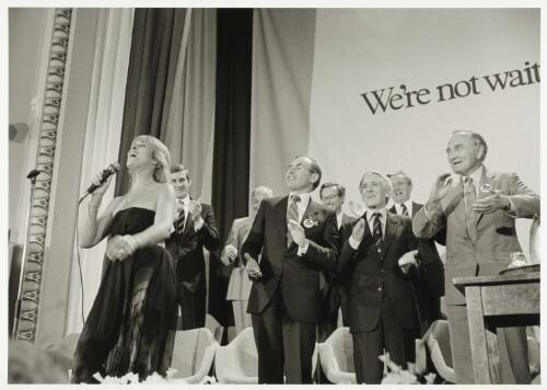 Colleen Hewitt sings a campaign theme for Liberal ministers including John Howard and the future Victorian Premier Jeff Kennett, Melbourne, Victoria, 1983 [picture] / Andrew Chapman