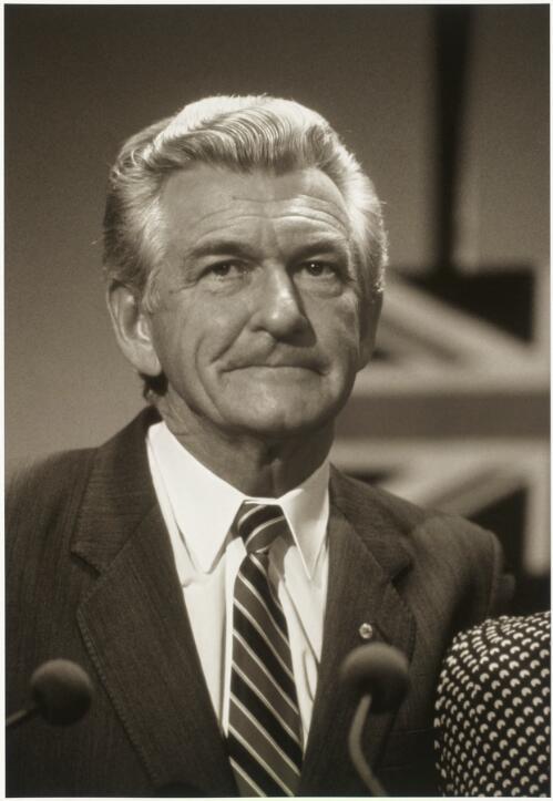 Portrait of a victorious Bob Hawke, after 1987 Federal Election, at the Hyatt Hotel, Melbourne [picture] / Andrew Chapman