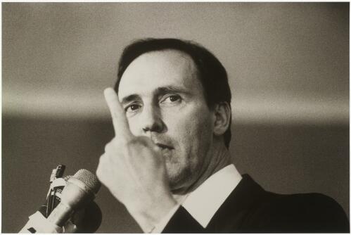 Paul Keating at a press conference in Frankston, Victoria, 1989 [picture] / Andrew Chapman