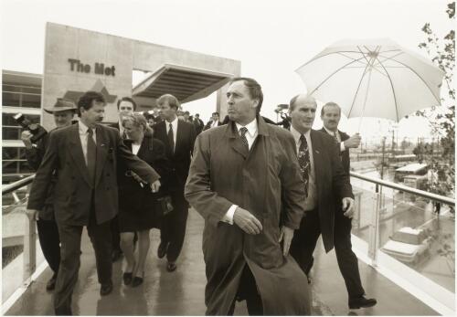 Paul Keating leaving Dandenong Station, Victoria, 1995 [picture] / Andrew Chapman