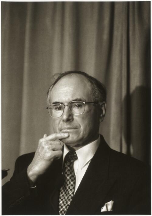 Opposition Leader John Howard at a press conference at Fedeles Restaurant, Glen Waverley, Melbourne during the Federal election campaign, February, 1996 [picture] / Andrew Chapman