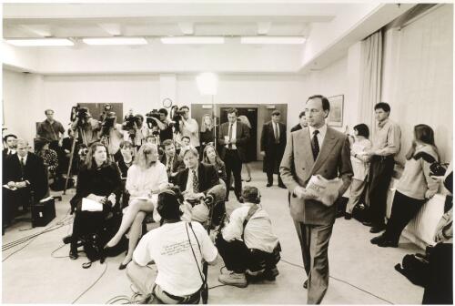 Prime Minister Paul Keating's last press conference of the 1996 Federal election campaign held at the Melbourne Commonwealth Offices [picture] / Andrew Chapman