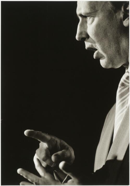 Prime Minister Paul Keating speaking at a Business Breakfast in Adelaide during the Federal Election campaign, February 1996 [picture] / Andrew Chapman