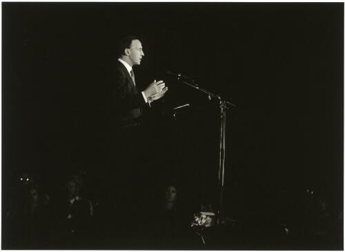 Prime Minister Paul Keating delivers a speech at Melbourne Town Hall during the Federal election campaign, 1996 [picture] / Andrew Chapman