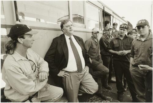 Kim Beazley stops to talk to apprentices in the Hunter Valley, during the 1998 Federal election campaign [picture] / Andrew Chapman