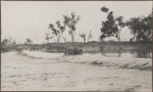 Finke River in flood, Northern Territory, 1938, 2 [picture] / Clarence Bernhardt