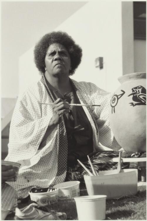 Thancoupie, Wik artist and master potter, conducts a workshop organised by Jenny Issac, North Sydney, 1981 [picture] / Juno Gemes