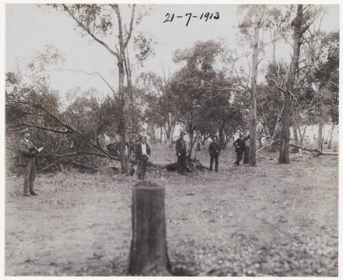 Milne party at the site of the burial mound, Goobothery Hill, New South Wales, 21 July 1913 [picture] / Edmund Milne