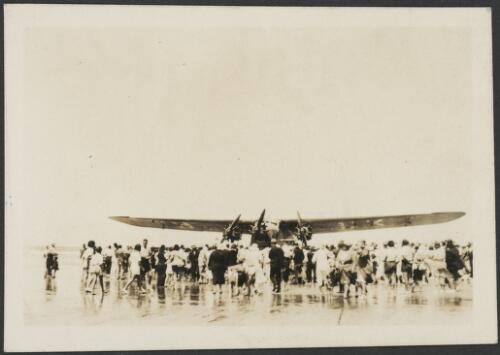 Crowd surrounding Faith in Australia, Avro X monoplane VH-UXX, Ohape Beach, Whakatane, New Zealand, 2 January 1934 [picture]