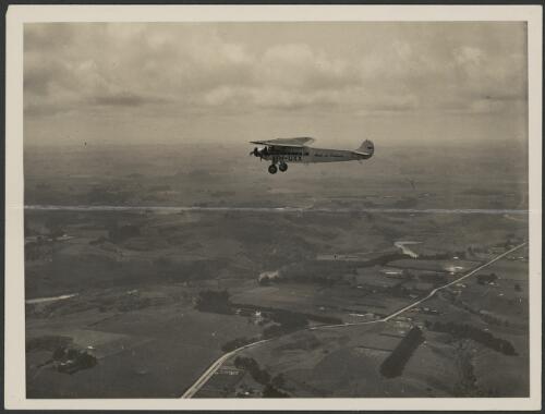 Faith in Australia, Avro X monoplane VH-UXX in flight from Auckland to Invercargill, New Zealand, ca. 1934 [picture] / Weekly News