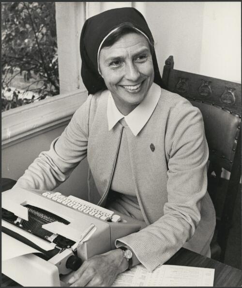 Sister Noni Mitchell, St Vincent's Place, South Melbourne, Victoria, ca. 1975, 1 [picture] / Bruce Howard