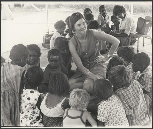 Patti Miller with her class, Fitzroy Crossing, Western Australia, ca. 1975 [picture] / Bruce Howard