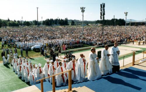 Papal visit mass, Exhibition Ground, Canberra, 1986 [picture]