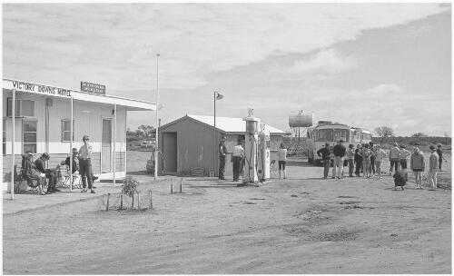 Tourists bound for Uluru at Victory Downs roadside stop on the way, Northern Territory,1968 [picture] / Jeff Carter