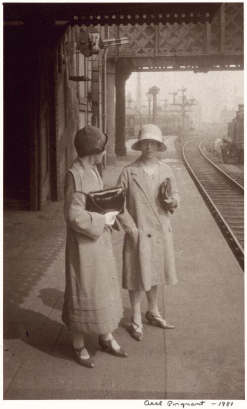 Farewell to the English aunts, London, England, 1926 [picture] / Axel Poignant