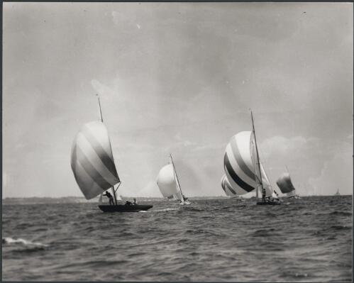 Class yachts on Port Phillip Bay, Victoria, December 1956 [picture] / Bruce Howard