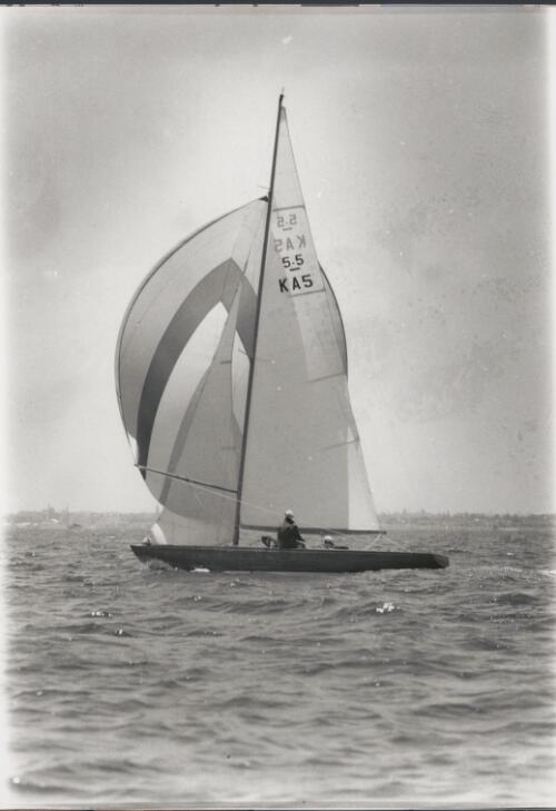 Jock Sturrock of Australia in his yacht, Port Phillip Bay, Victoria, December 1956 [picture] / Bruce Howard