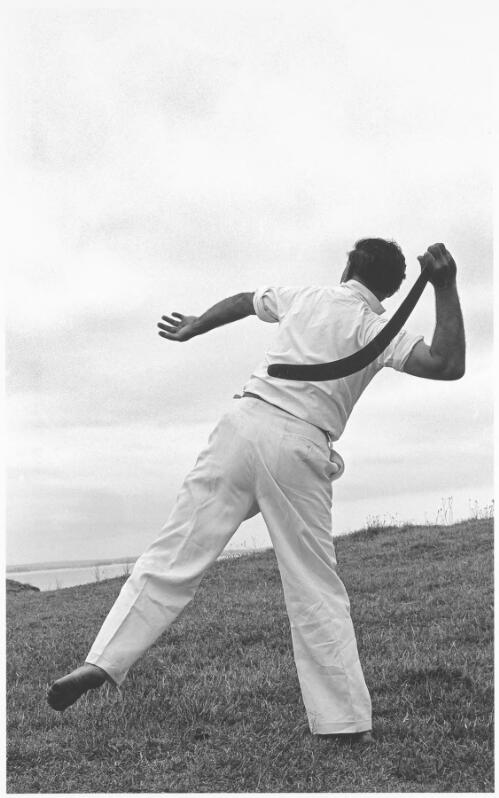 Joe Timbery demonstrating how to throw a boomerang, La Perouse, New South Wales, 1963 [picture] / Jeff Carter