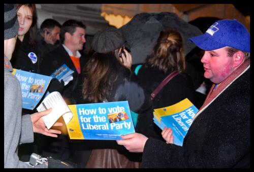 A Liberal party volunteer handing out campaign material for the Australian elections, London, 2007 [picture] / Benjamin Rushton