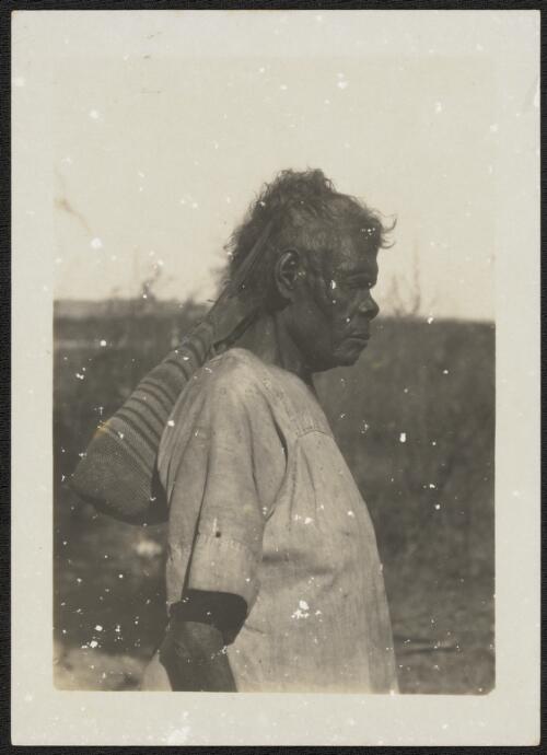 Portrait of an Aboriginal woman carrying a woven bag, Arnhem Land, Northern Territory, 1928 [picture] / Donald Mackay