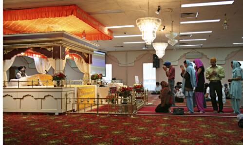 Members of the congregation pay respects to Guru Granth Sahib (Sikh holy scripture) Sikh Gurdwara Temple, Blackburn, Victoria, 2007 [picture] / June Orford