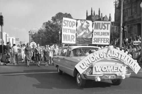 Union of Australian Women in the May Day parade protest the war in Vietnam, Sydney, New South Wales, 1965 [picture] / Ern McQuillan