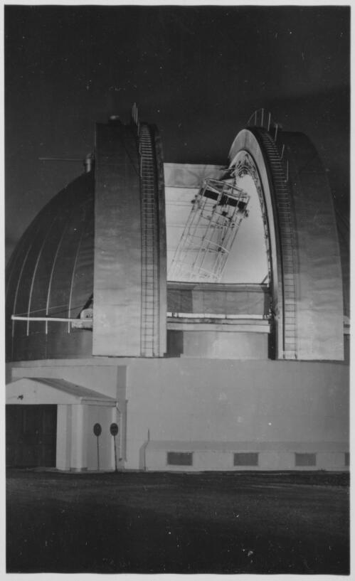 Night view of the 74 in. reflector, the Mount Stromlo Observatory, Australian National University [picture] / Australian National University