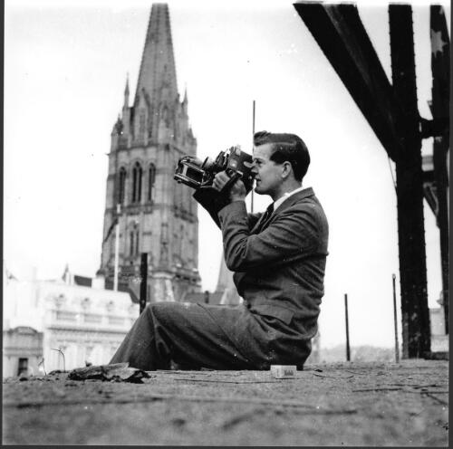Bruce Howard photographing building sites in Melbourne in 1955 [picture]