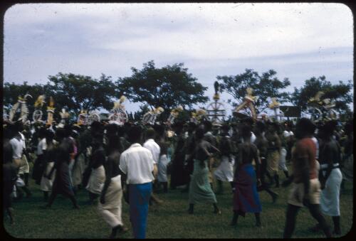 Sing-sing on Boxing Day at the Old Football Oval, Lae, between 1955 and 1960, [3] [transparency] / Tom Meigan