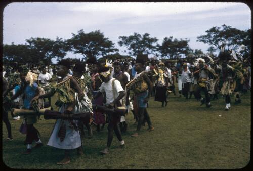 Sing-sing on Boxing Day at the Old Football Oval, Lae, between 1955 and 1960, [4] [transparency] / Tom Meigan