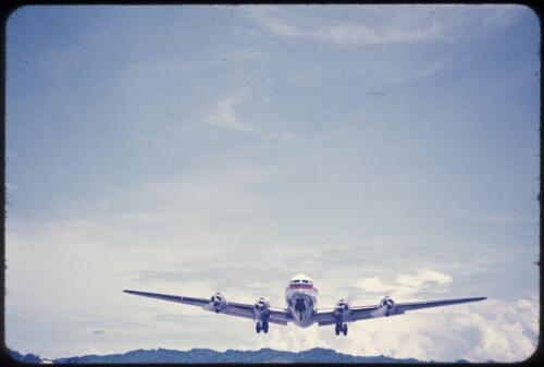 Aircraft coming in to land at Lae, between 1955 and 1960 [transparency] / Tom Meigan