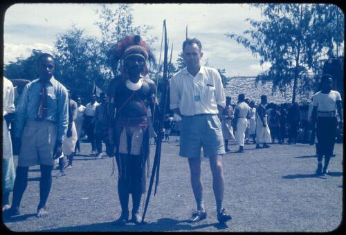 Bob Lean with a Chimbu native at the Goroka Show, 1959 [transparency] / Tom Meigan