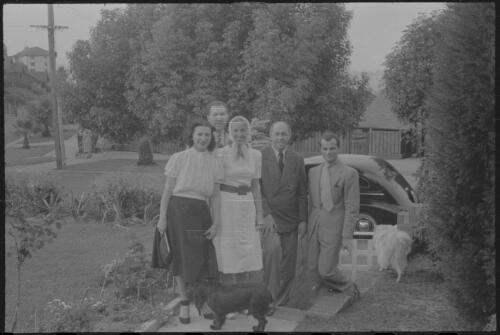 Vera Nemtchinova [i.e.Nemchinova], V. Grigorieff, Lubov Tchernicheva, Serge Grigorieff and Michel Panaieff, Bellevue Hill, New South Wales, 1940 [picture] / Ivan Repin