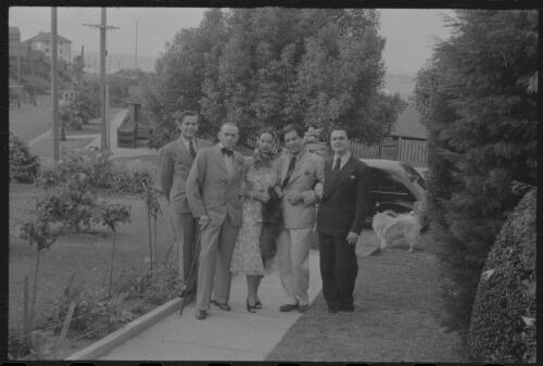 Roman Jasinsky, Anatole Oboukoff [i.e. Obukhoff], Sono Osato, Serge Lifar and Yura Lazovsky, Bellevue Hill, New South Wales, 1940 [picture] / Ivan Repin
