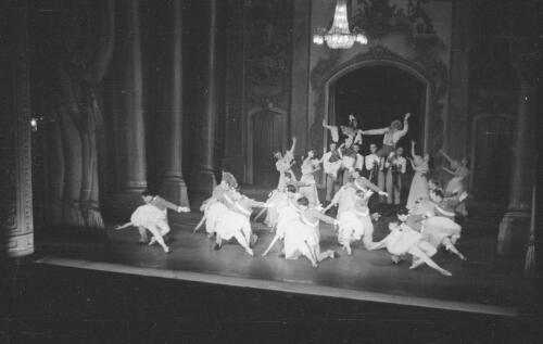 Dancers from the Original Ballet Russe in Graduation Ball, Theatre Royal, Sydney, September 1940, 1 [picture] / Ivan Repin