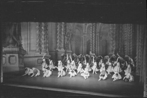 Dancers from the Original Ballet Russe in Aurora's Wedding, Theatre Royal, Sydney, September 1940, 1 [picture] / Ivan Repin