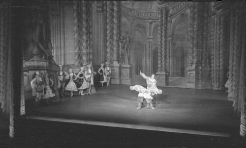 Dancers from the Original Ballet Russe in Aurora's Wedding, Theatre Royal, Sydney, September 1940, 3 [picture] / Ivan Repin
