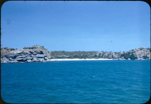 Sandstone islands at the northern end of North West Bay, Groote Eylandt, Northern Territory, 8 June 1948 [transparency] / Robert Miller
