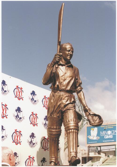 Statue of Sir Donald Bradman after its unveiling, with Tattersall's and Melbourne Cricket Ground signage behind it, Melbourne, 3 September 2002 [picture] / Bruce Postle